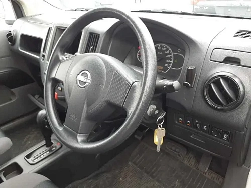 NISSAN AD 2021